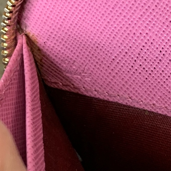 Authentic Prada Saffiano Zippy Wallet - Picture 9 of 10